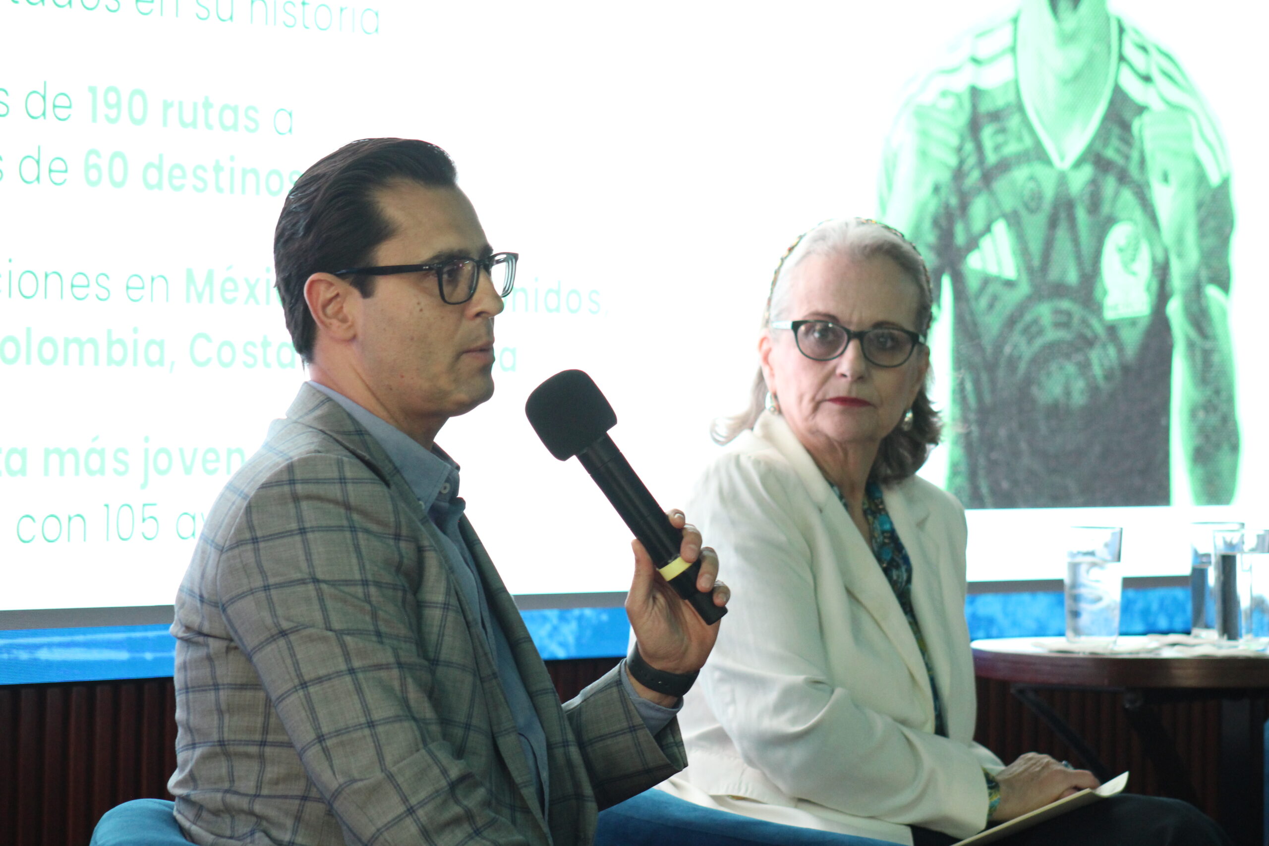 Jesús Horacio González, Viva Aerobus